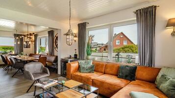 Fernseher, DVD-Player, Stereoanlage