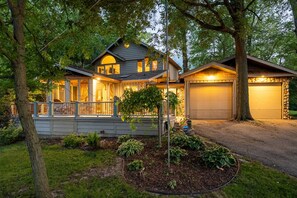 Exterior - A New Retreat at Clear Clear Lake, A Uniquely Iowan Experience (Clear Lake)