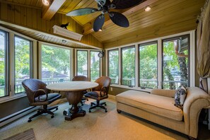 Smart TV, fireplace, stereo, computer monitors - A New Retreat at Clear Clear Lake, A Uniquely Iowan Experience (Clear Lake)