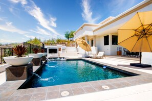 Pool - Luxurious Central Grand Estate with Salt H2O Pool & Home Gym (Paradise Valley)