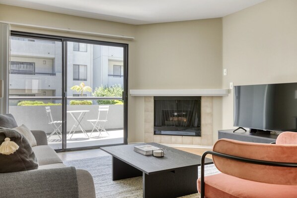 Fernseher, Stereoanlage