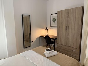 2 bedrooms, iron/ironing board, Internet, bed sheets