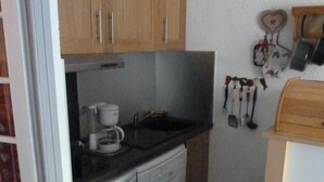 Unclassified image, 3 of 11, button - Cozy Studio Cabin for 4, South-Facing, Central Valloire, Near Lifts, Pet Friendly, Parking & Balcony (Valloire)
