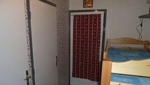 Unclassified image, 5 of 11, button - Cozy Studio Cabin for 4, South-Facing, Central Valloire, Near Lifts, Pet Friendly, Parking & Balcony (Valloire)
