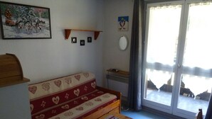 Unclassified image, 2 of 11, button - Cozy Studio Cabin for 4, South-Facing, Central Valloire, Near Lifts, Pet Friendly, Parking & Balcony (Valloire)