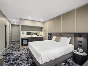 Pillowtop-bedden, een minibar, een kluis op de kamer, een bureau