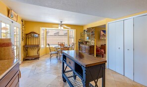 Interior - Ultimate Backyard - Pool, Spa, Slide, Views, Golf (Lake Havasu City)