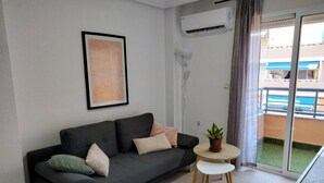 TV - Seaside Vacation Apartment (Torrevieja)