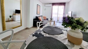 TV - Seaside Vacation Apartment (Torrevieja)