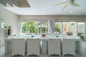 Villa | Dining room