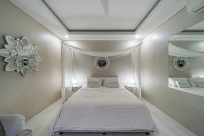 Villa | 5 bedrooms, desk, bed sheets