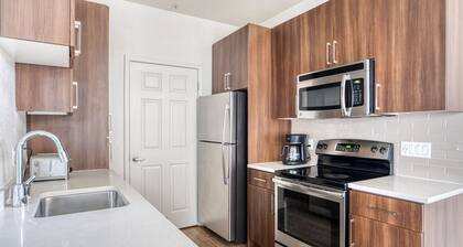 Sleek Sunnyvale 1BR w/ Pool, W/D, Gym, near 101 & 237, by Blueground