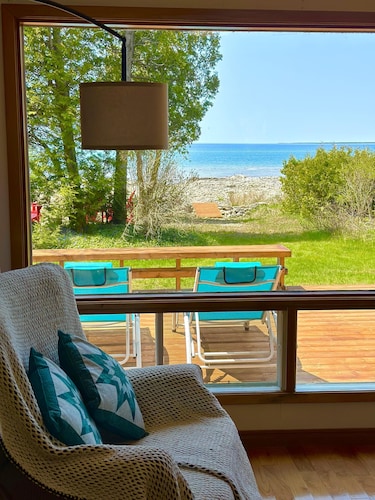 Lakeside Cottage - Serene Getaway with Breathtaking Sunsets - Pet Friendly