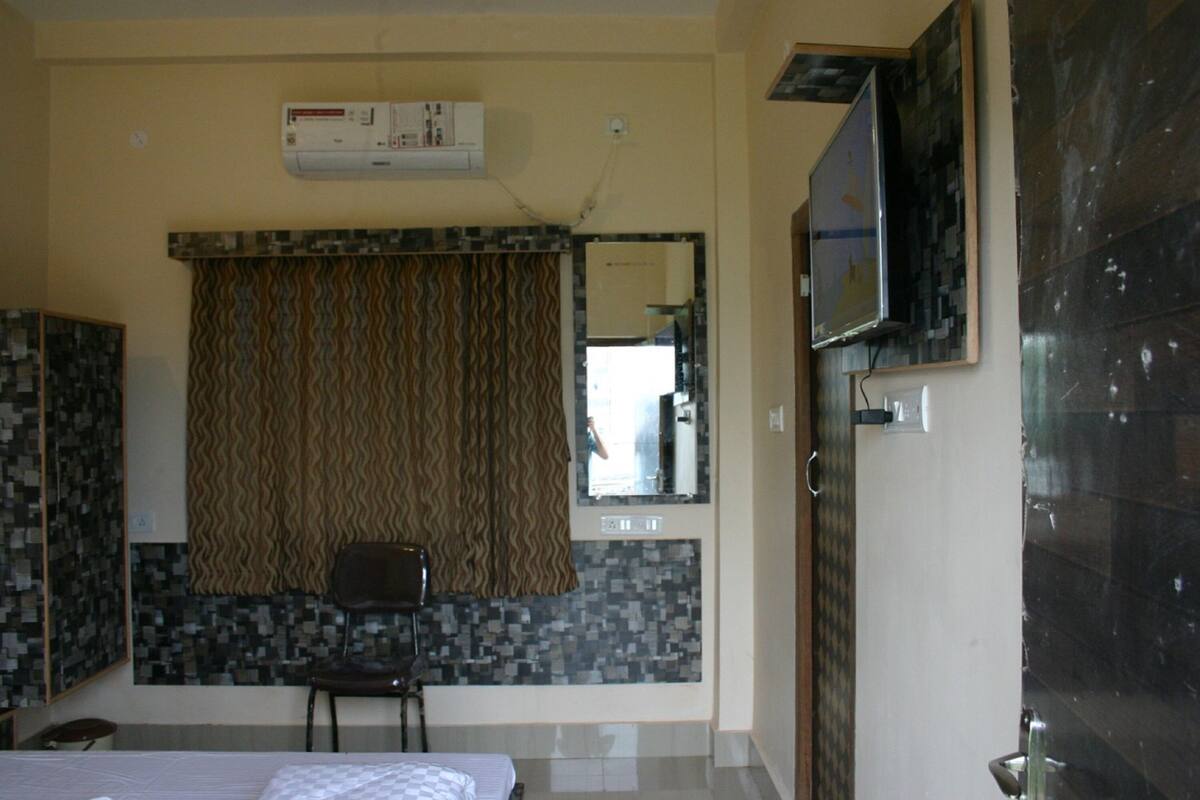 Deluxe Double Room | Street view