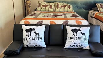 1 bedroom, travel crib, bed sheets