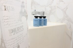 Bathroom amenities