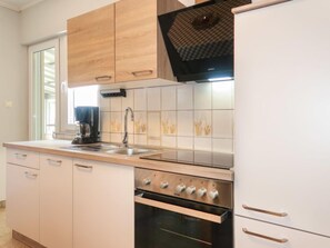 Fridge, microwave, oven, dishwasher - Apartment Mira by Interhome (Rab/Barbat)