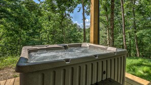 House, 4 Bedrooms | Private spa tub