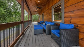 House, 4 Bedrooms | Balcony