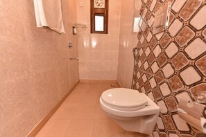 Bathroom - Hotel Blue Saffron (New Delhi)