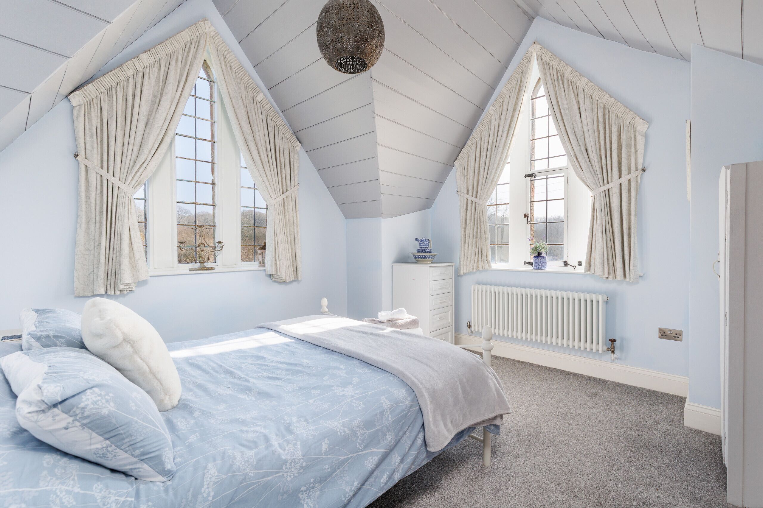 2 slaapkamers, een strijkplank/strijkijzer, gratis wifi, beddengoed