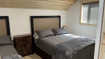 2 bedrooms, travel crib, free WiFi, bed sheets