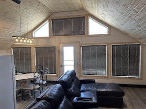 TV, fireplace - Payne Lake Wilderness Huts - Lakeview Suite (Mountin View)