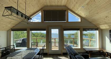 Payne Lake Wilderness Huts - Lakeview Suite