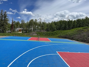 Sport court - Payne Lake Wilderness Huts - Hotel Unit (Mountin View)