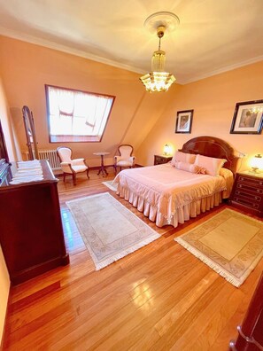 3 makuuhuonetta, vauvan matkasänky, Wi-Fi, vuodevaatteet