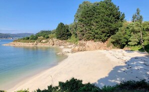On the beach - The Cliffs - Milamarina (Viveiro)