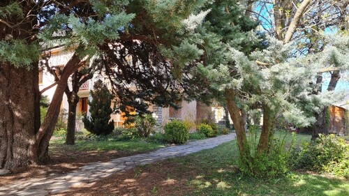 A 200m de la ville maison fraiche avec jardin ombragé