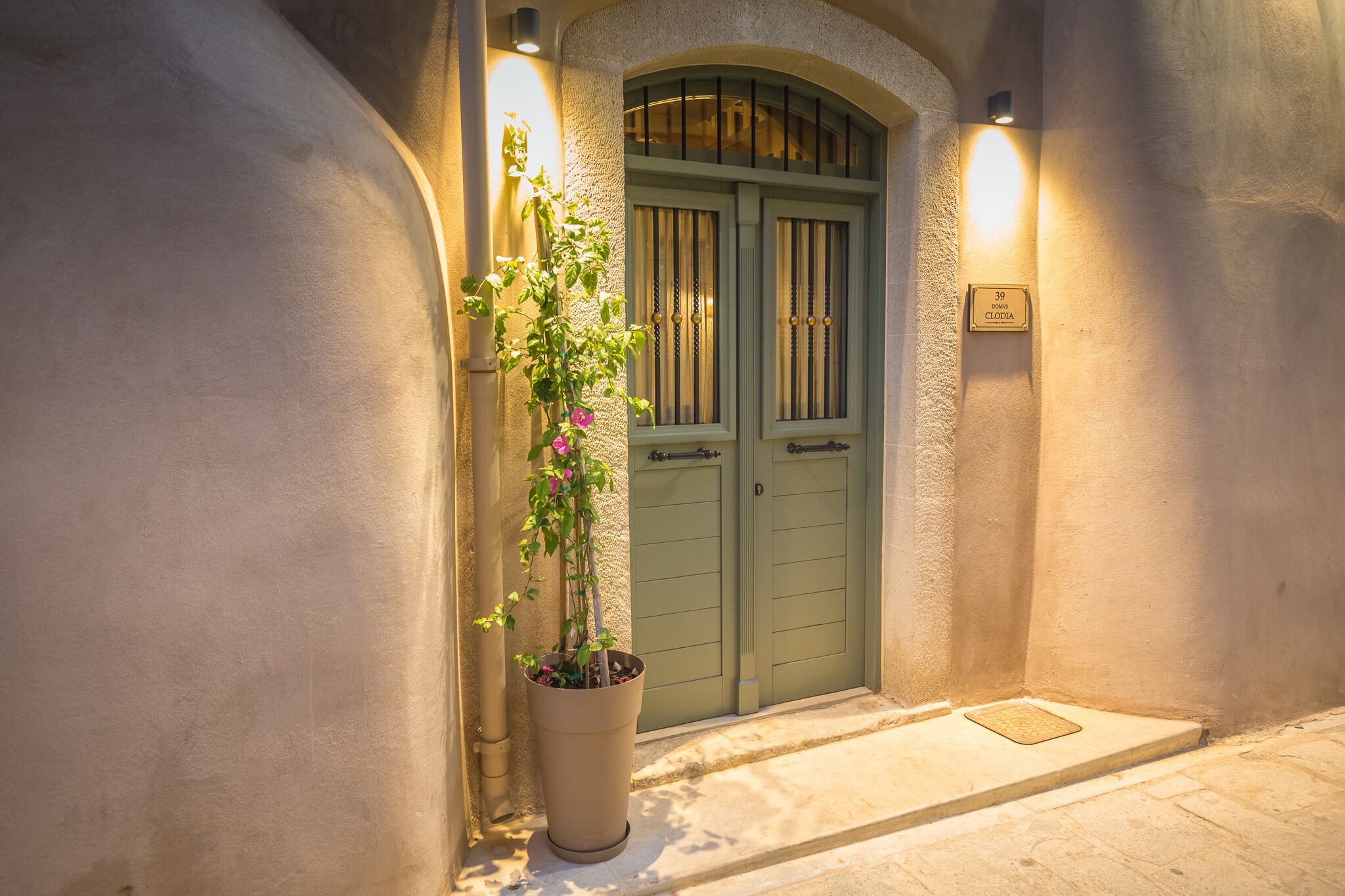 تفاصيل الفندق من الخارج