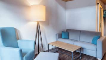 Deluxe Suite, Balcony | Living area