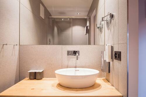 Doppia Classic | Bagno | Doccia, soffione a pioggia, set di cortesia gratuito, asciugacapelli