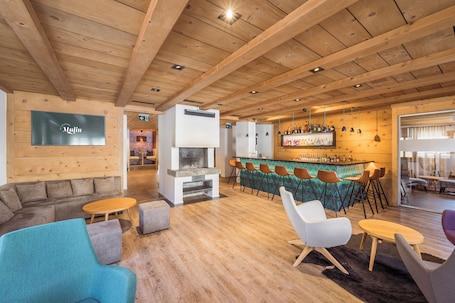 Bar (en la propiedad). Hotel Mulin by Amanthos