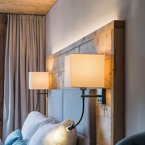 Quarto solteiro luxo | Roupas de cama premium, edredons de pluma, Wi-Fi de cortesia