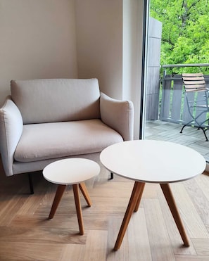 Smart TV, books, video library