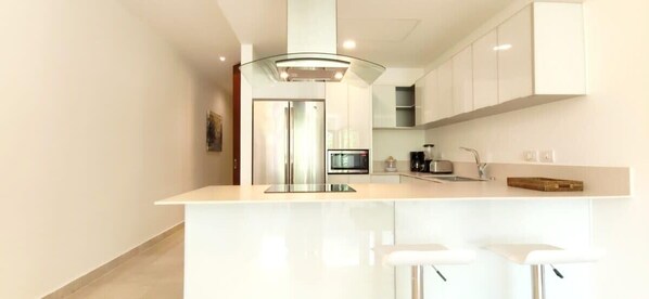 Coffee/tea maker, fridge, microwave, oven