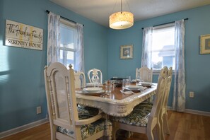 Dining - 5 Bdrm, Hot Tub, Short Walk to Beach (Kill Devil Hills)