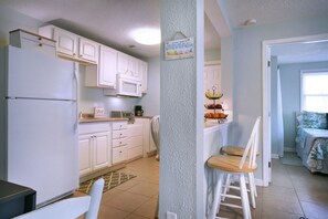 Fridge, microwave, oven, stovetop - New Hot Tub, 5 Bdrm, 1/2 mile from beach (Kill Devil Hills)