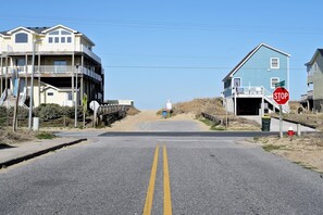 Exterior - New Hot Tub, 5 Bdrm, 1/2 mile from beach (Kill Devil Hills)