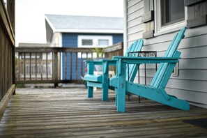 Terrace/patio - New Hot Tub, 5 Bdrm, 1/2 mile from beach (Kill Devil Hills)