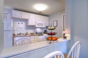 Fridge, microwave, oven, stovetop - New Hot Tub, 5 Bdrm, 1/2 mile from beach (Kill Devil Hills)