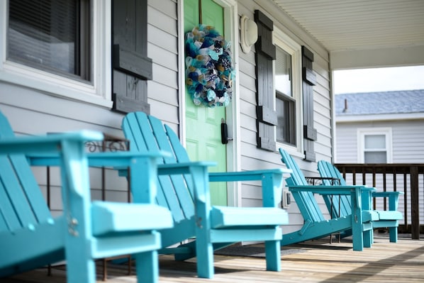 Terrace/patio - New Hot Tub, 5 Bdrm, 1/2 mile from beach (Kill Devil Hills)