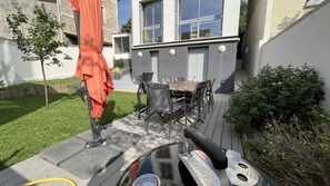 Outdoor dining - Magnificent villa with exceptional view (Fontenay-sous-Bois)