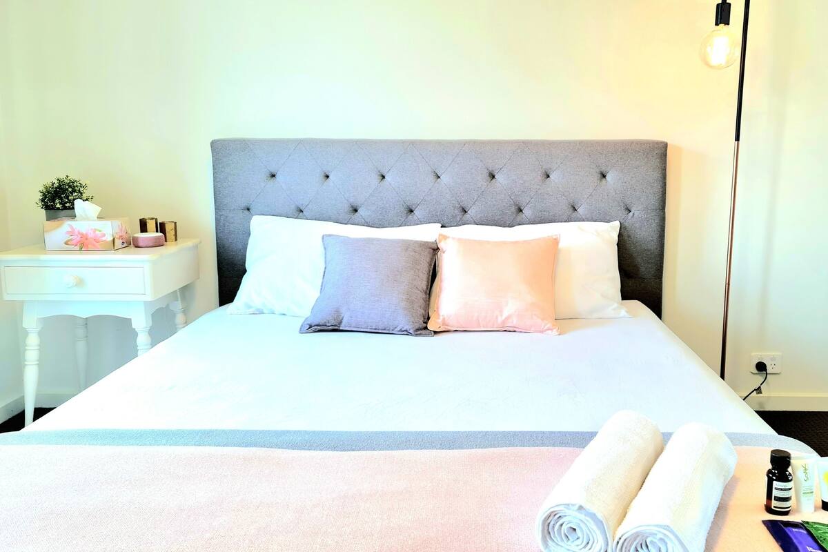 Deluxe Double Room, 1 Queen Bed, Private Bathroom, Garden View | Hypo-allergenic bedding available, WiFi (free)