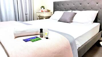 Deluxe Double Room, 1 Queen Bed, Private Bathroom, Garden View | Hypo-allergenic bedding, free WiFi