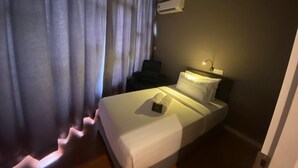 Unclassified image, 2 of 7, button - The Stirling Inn (Miri)