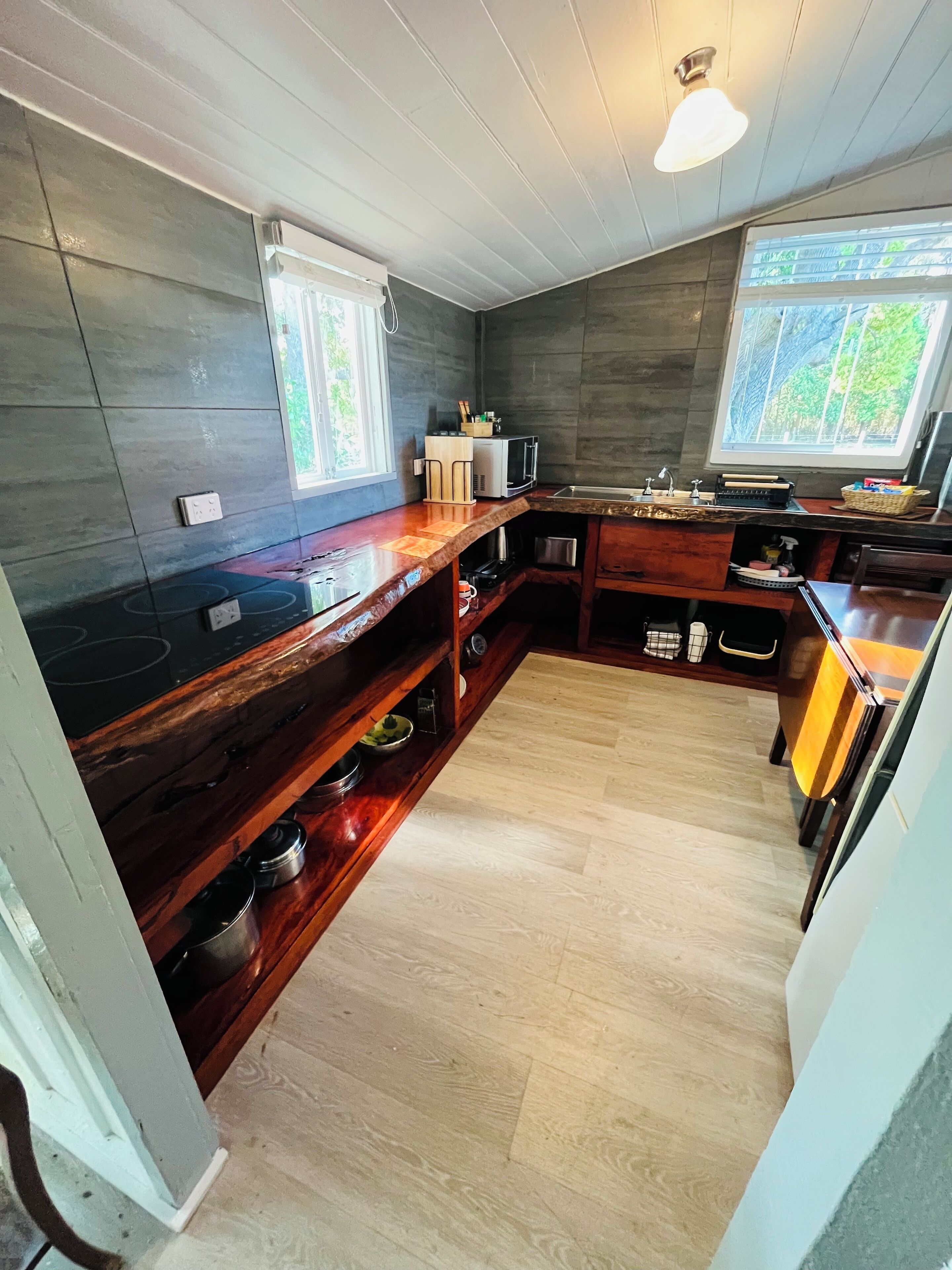 冷蔵庫、電子レンジ、コーヒー / ティーメーカー、電気ポット